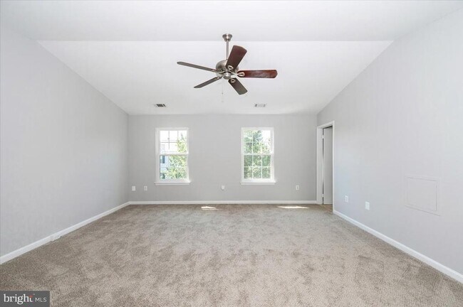 Building Photo - 161 Heathfield Dr