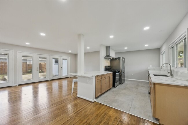 Building Photo - 8621 Bob White Dr