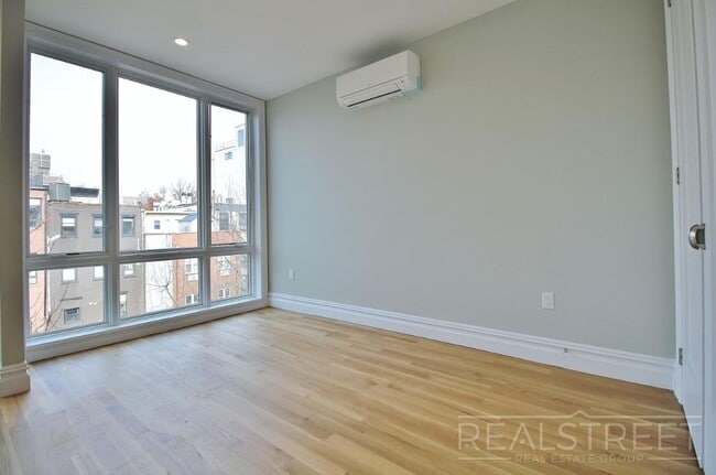 Building Photo - Stunning New 1 Bed in Prime Bed Stuy New B...