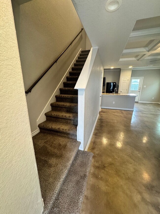 Building Photo - Coming Soon - Elegant 3BR 2.5 Bath Townhom...