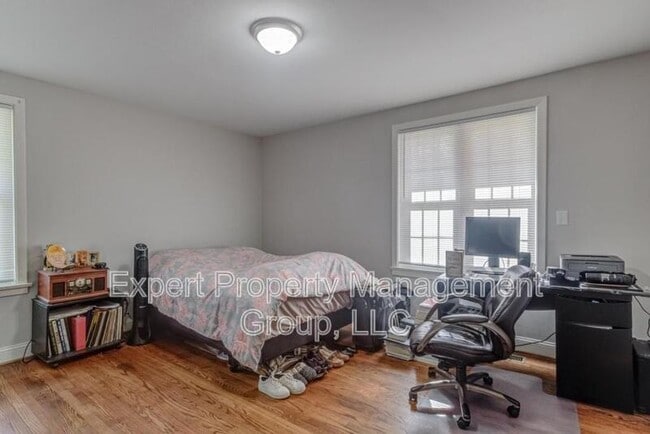 Building Photo - 600 W Surles St