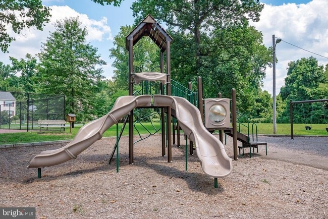 Building Photo - 854 Redwood Trail