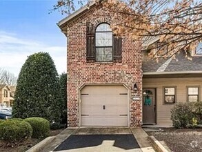 Building Photo - Beautiful 2 bed, 2.5 bath Townhome - MOVE ...