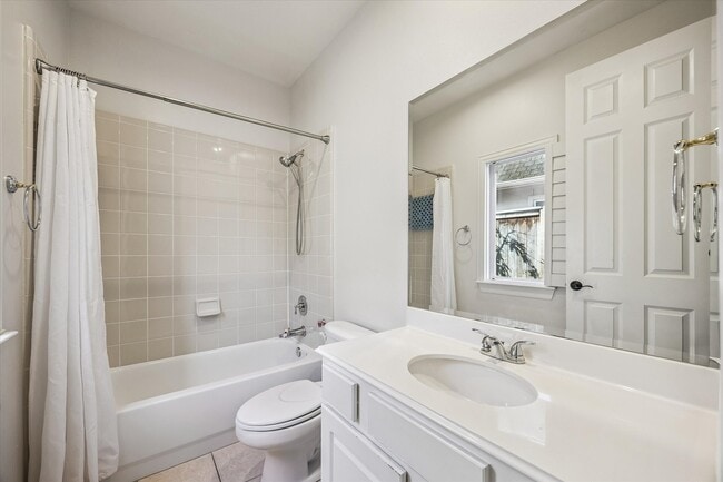Building Photo - 3047 Bonnebridge Way Blvd