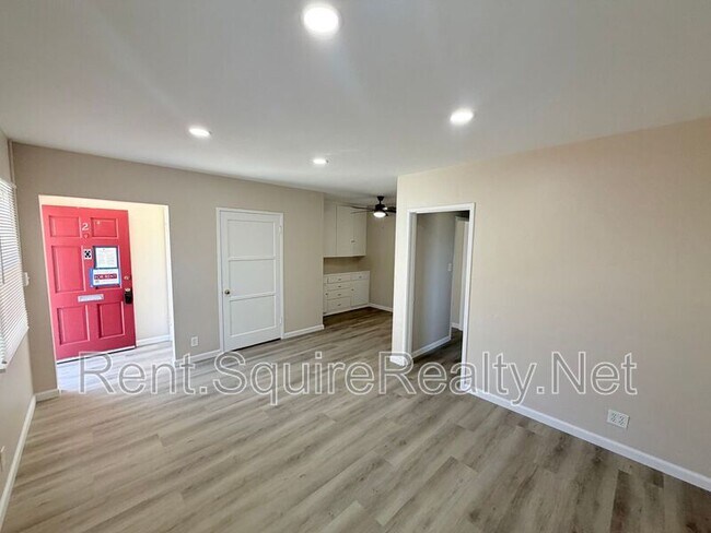 Building Photo - 901 N San Gabriel Ave