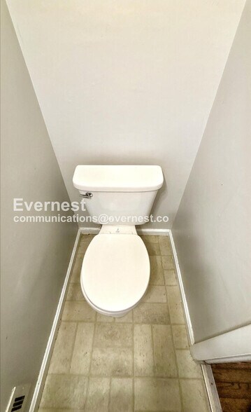 Building Photo - 2143 Wadsworth Dr