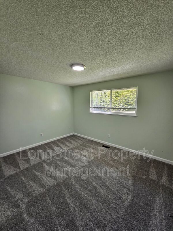 Building Photo - 3230 NE Canterbury Cir