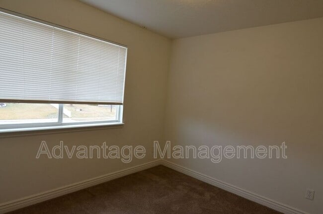 Building Photo - 4044 S Lake Vista Dr