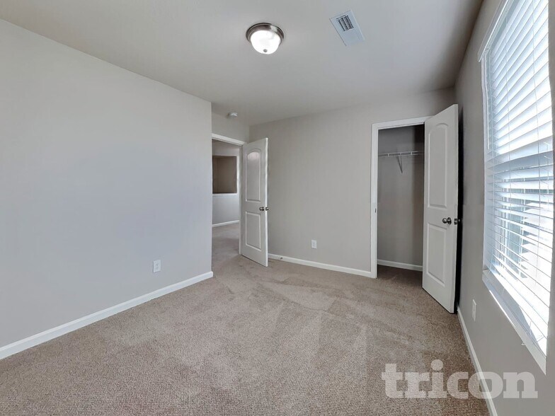 Building Photo - 325 Emilies Crossing Way