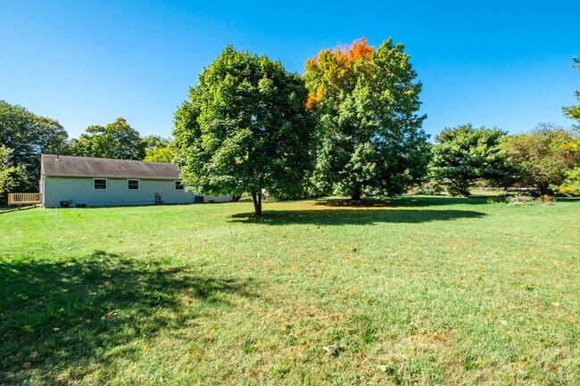 Building Photo - 886 Linworth Road East