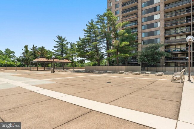 Building Photo - 3701 S George Mason Dr