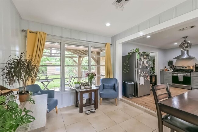 Building Photo - 10414 Woodwind Dr