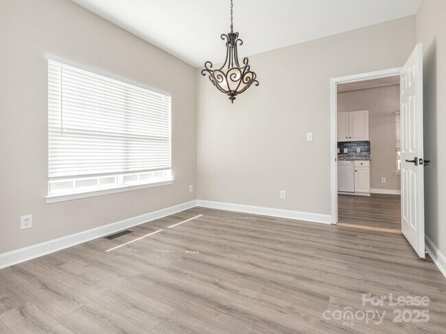 Building Photo - 6211 Rosebriar Ln