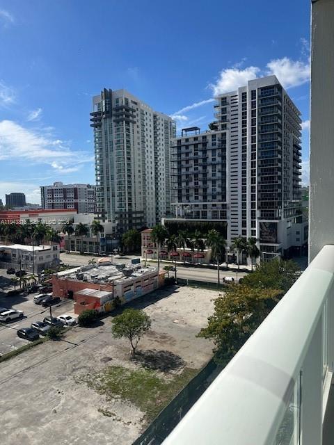 Building Photo - 321 NE 26th St