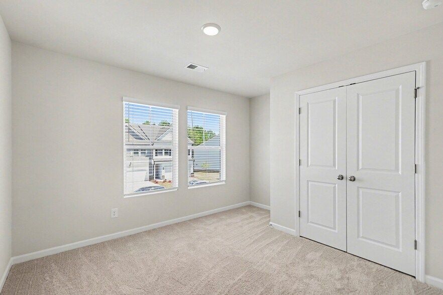 Building Photo - 6386 Sundowner Pl SW