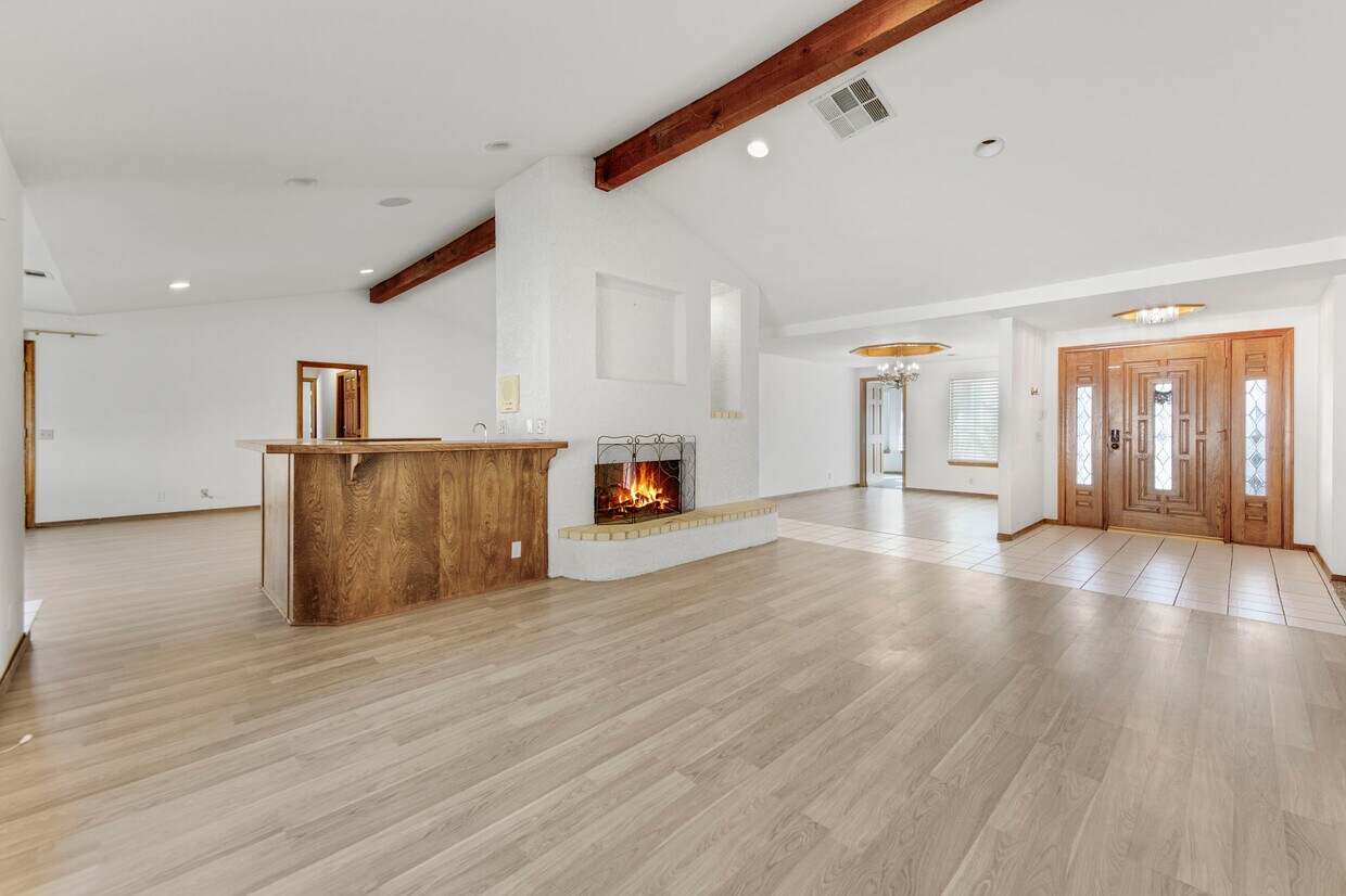 Building Photo - 2503 Brentwood Dr
