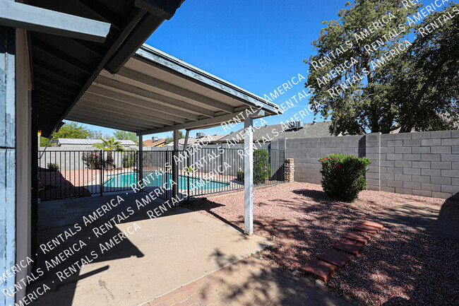 Building Photo - 1480 W Mohawk Ln