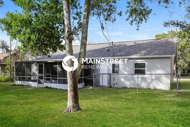 Building Photo - 3 Bedroom Pet-Friendly Home in Deltona, FL with Main Street Renewal