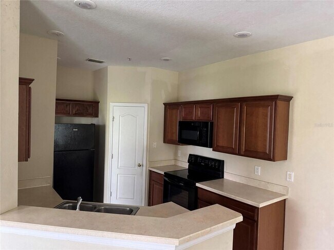 Building Photo - 2020 San Jacinto Cir