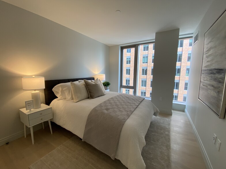 Bedroom - 135 Seaport Blvd