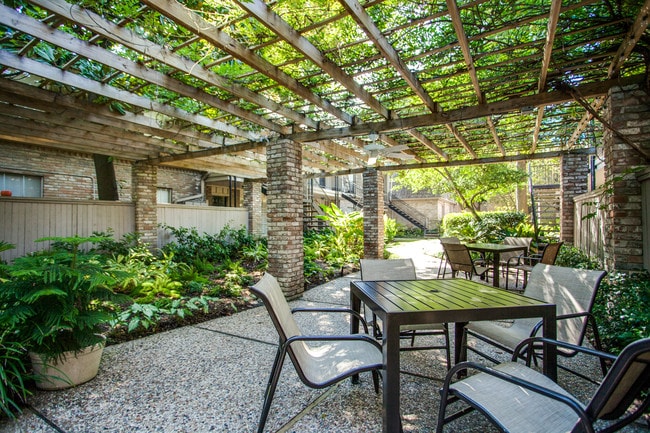 Relaxing courtyards - The Bordeaux
