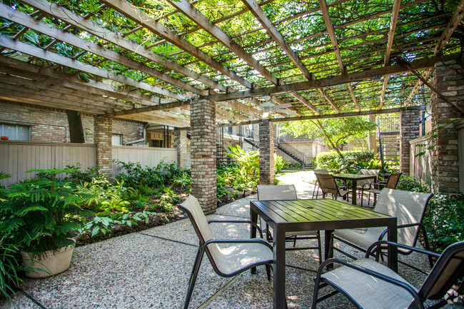 Relaxing courtyards - The Bordeaux