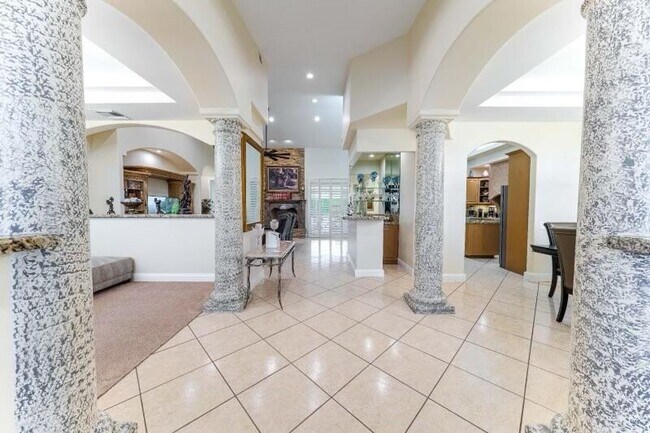 Building Photo - 31695 Avenida Del Padre