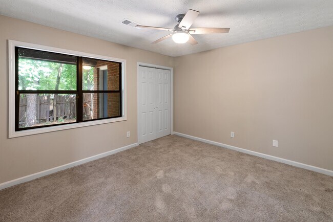 Building Photo - 1121 Brookstone Rd