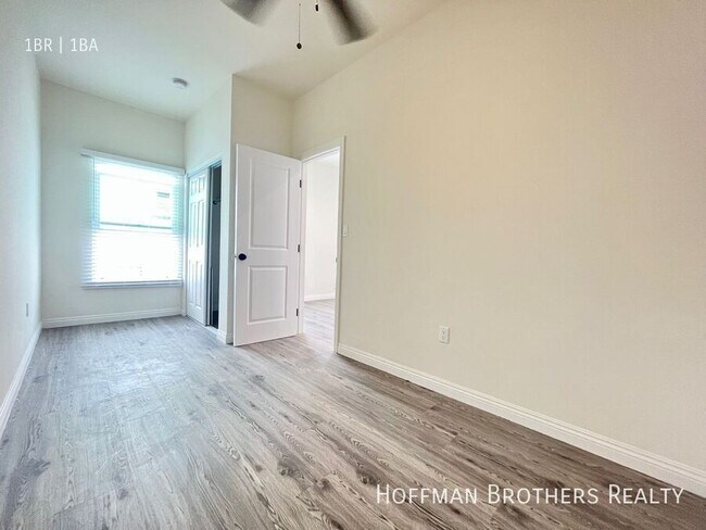 Building Photo - 404 N Coronado St