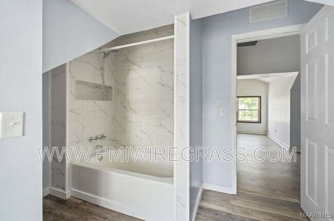 Building Photo - 503 Dusy St