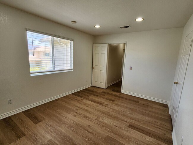 Building Photo - Beautiful Upgraded Home in RSM!