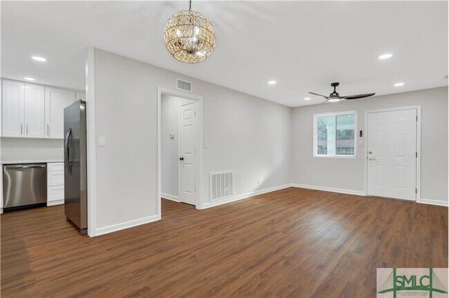 Building Photo - 206 Seminole St