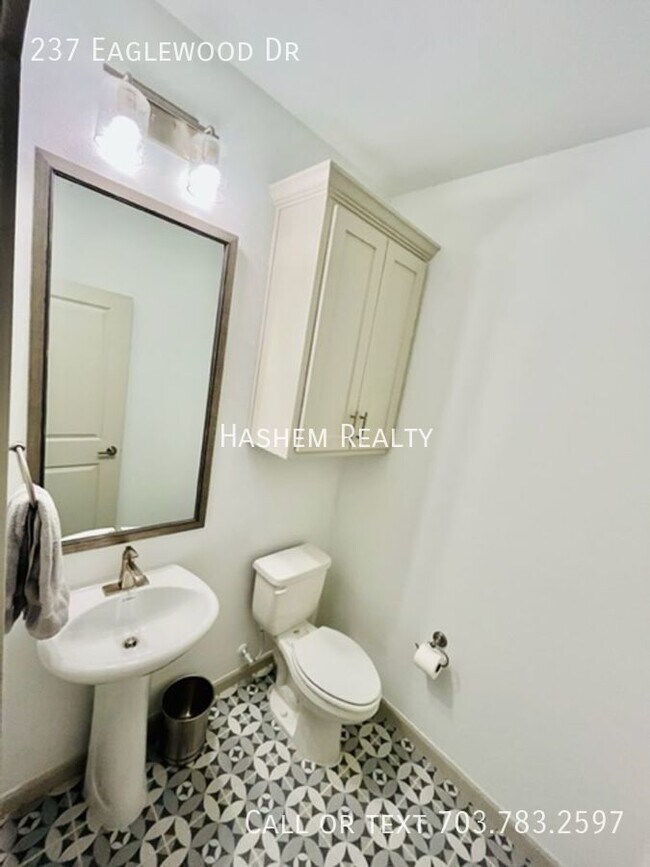 Building Photo - 237 Eaglewood Dr