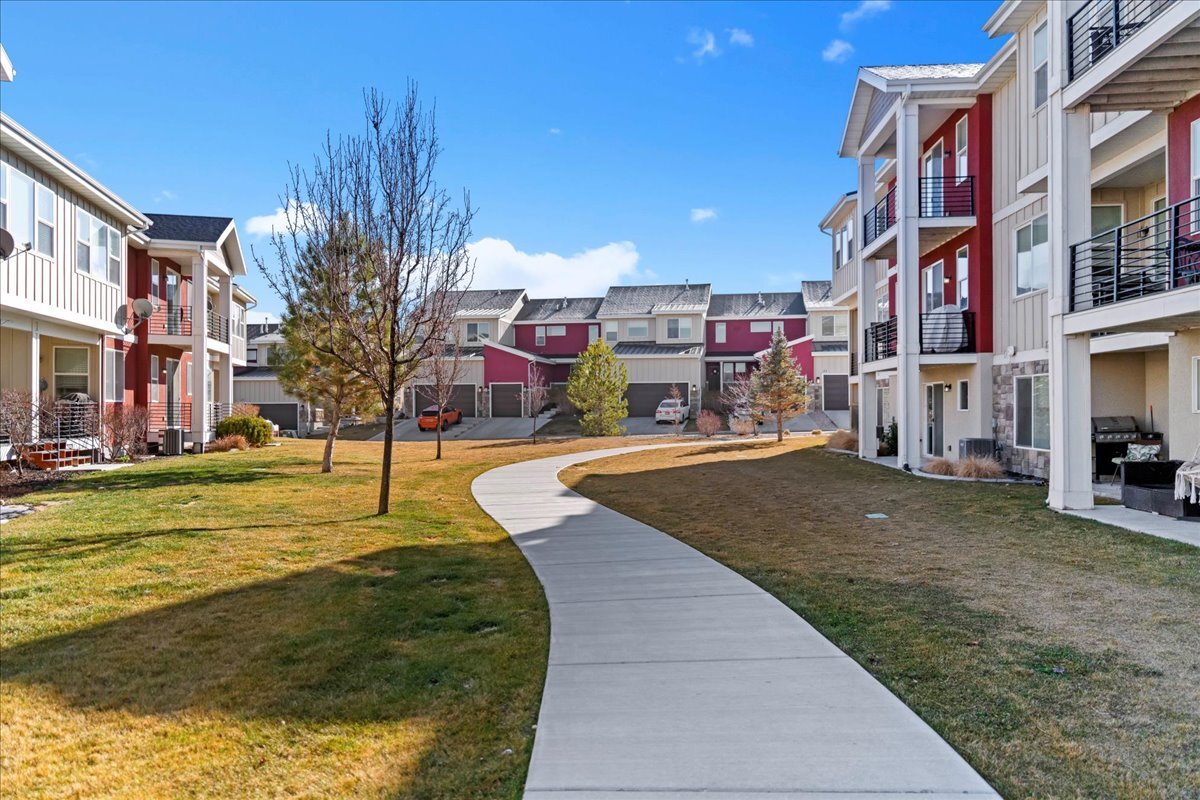 Building Photo - 2333 S Long Dr