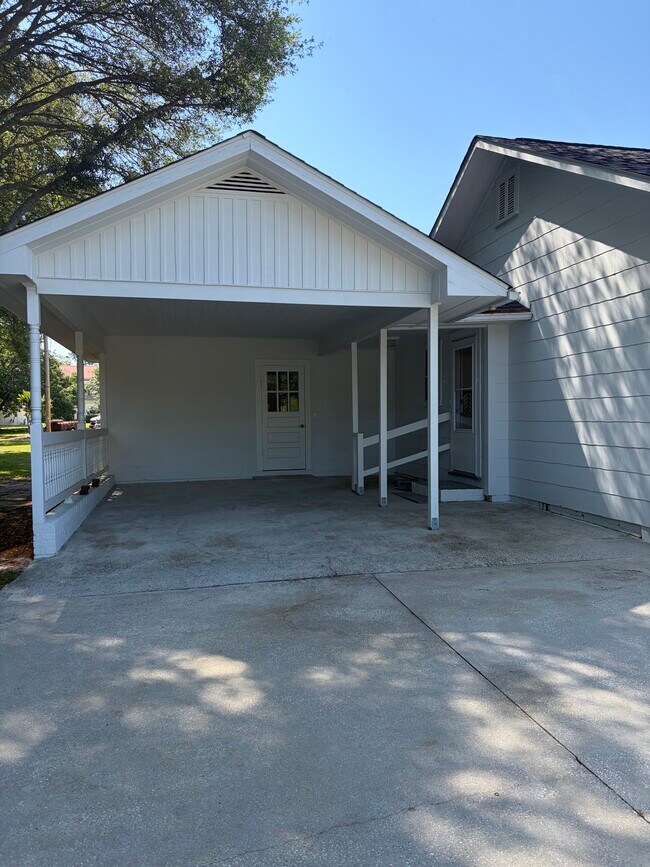 Building Photo - 305 12th Ave