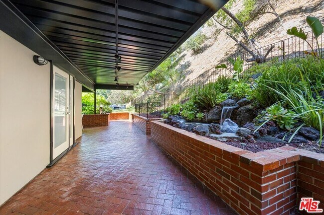 Building Photo - 4046 Stoneybrook Dr