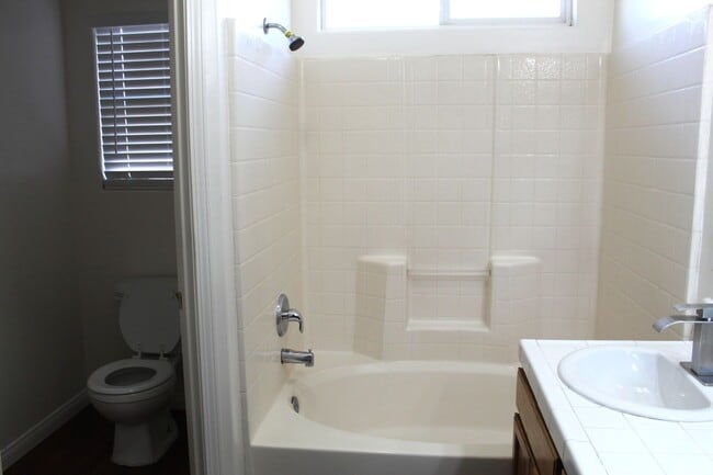 Building Photo - Silver Creek Home