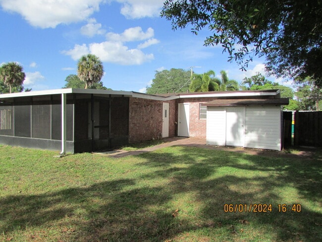 Building Photo - 211 W Laila Dr