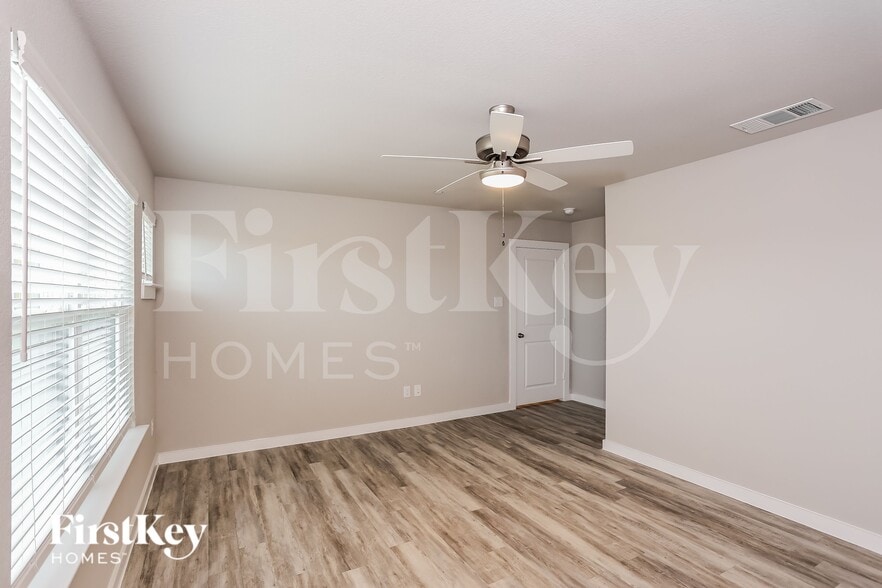 Building Photo - 339 Niki Dr