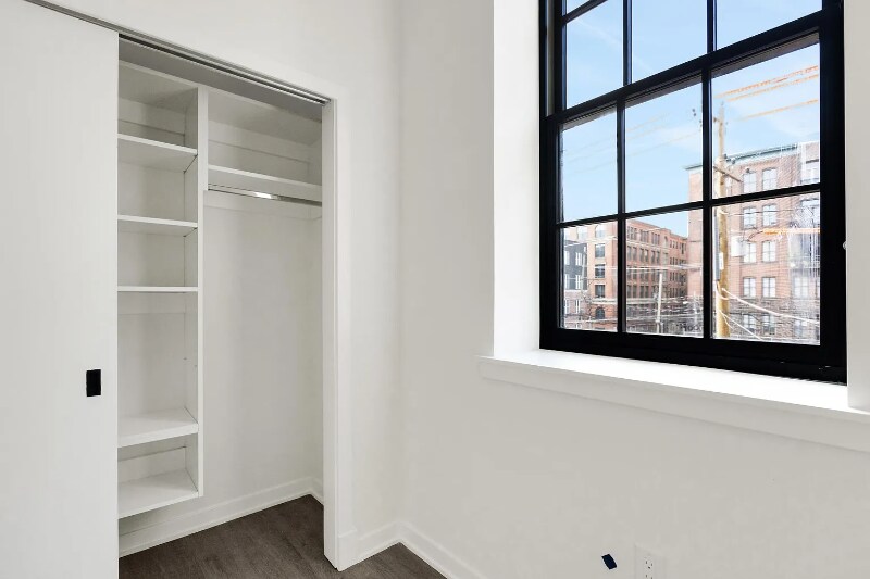 Building Photo - 500 N 13th St