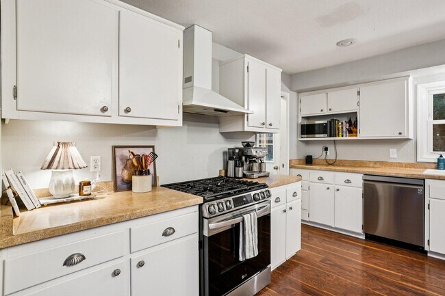 Building Photo - N45W24568 Lindsay Rd