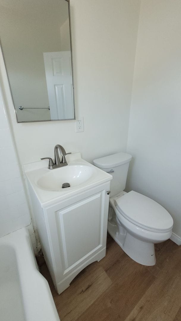 Building Photo - Newly Renovated Home