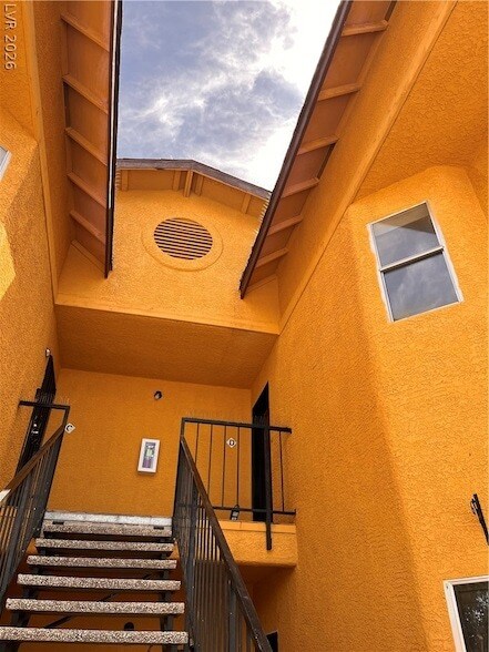 Building Photo - 6233 Ilanos Ln
