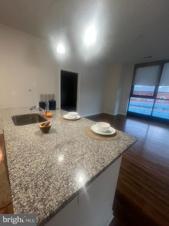 Building Photo - 401 Race St