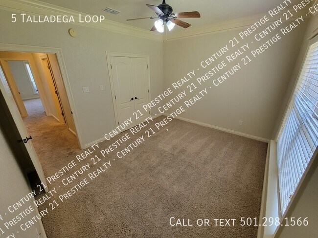 Building Photo - 5 Talladega Loop