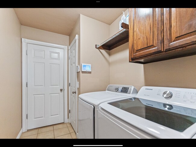 Building Photo - 2809 SW 92nd Ct