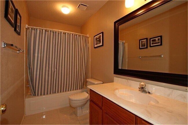 Building Photo - 7 Thrush Grove Pl