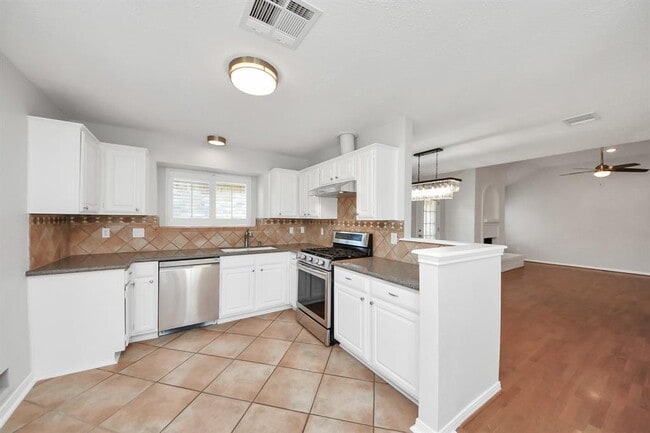 Building Photo - 12407 Meadow Ridge Dr