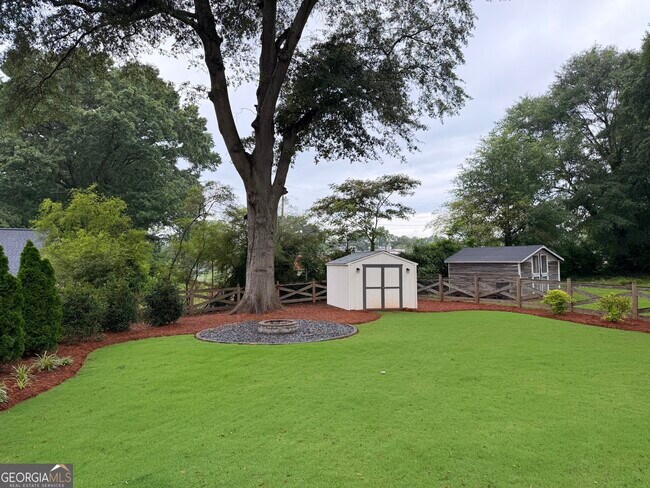 Building Photo - 3300 Ridgecrest Rd