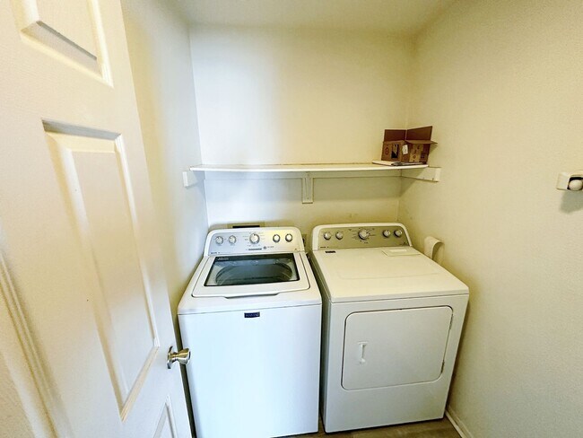 Building Photo - Coming Soon! Scottsdale Home 3/2 Bed/Bath - Available Now!